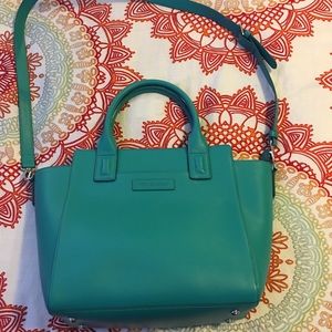 Functional and fashionable NWT Vera Bradley purse